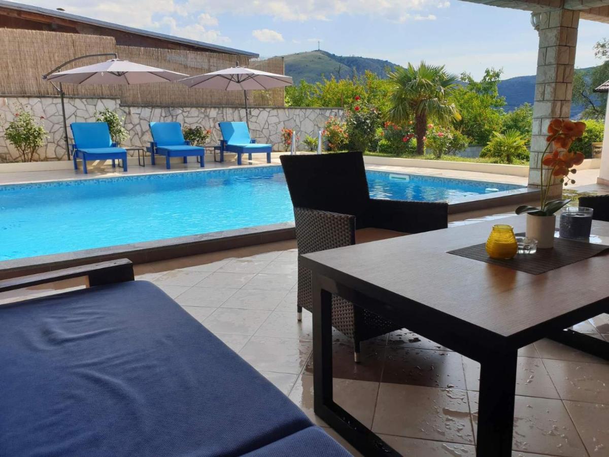 Apartment Oaza Mostar Bagian luar foto