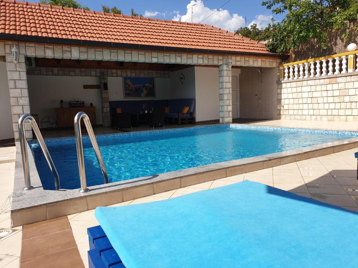 Apartment Oaza Mostar Bagian luar foto